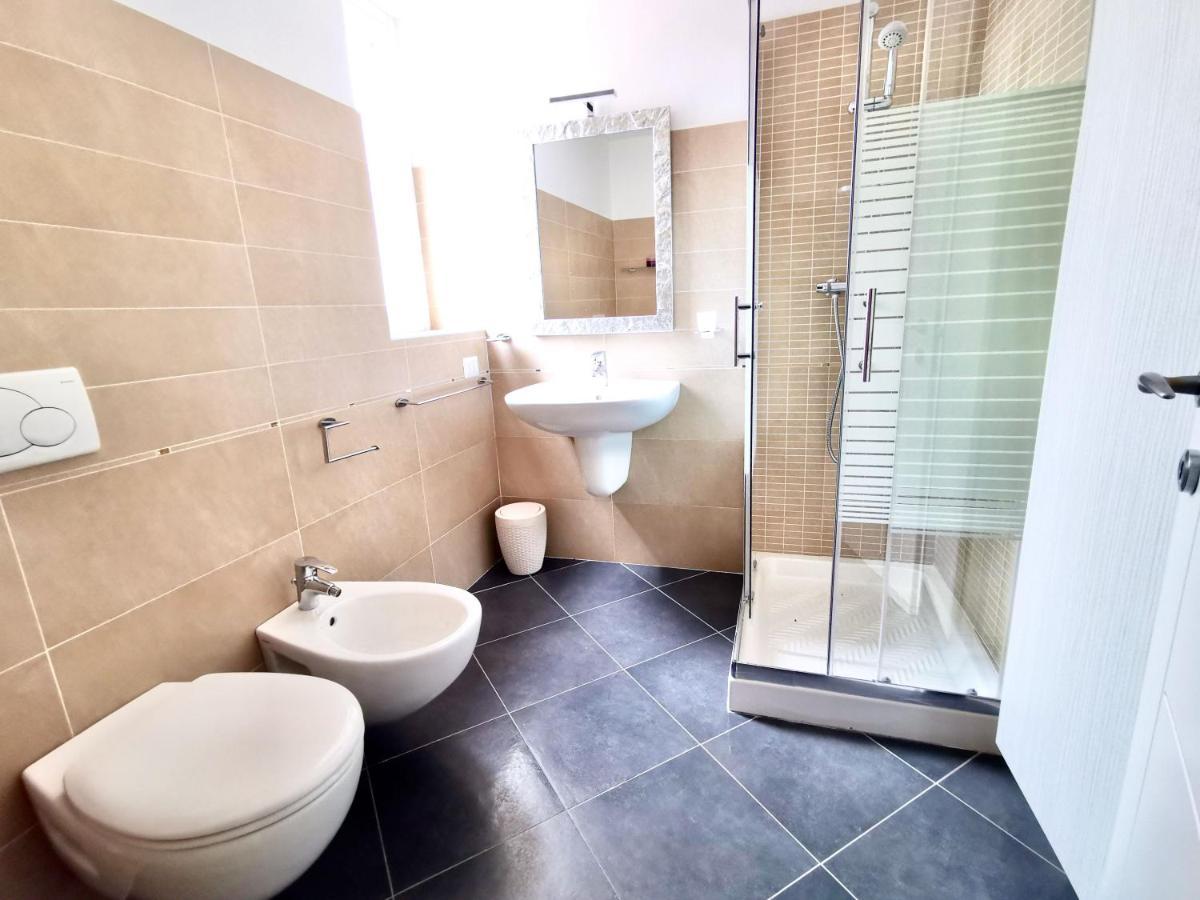 Manzoni By Design Studio Apartment Bellano Bagian luar foto
