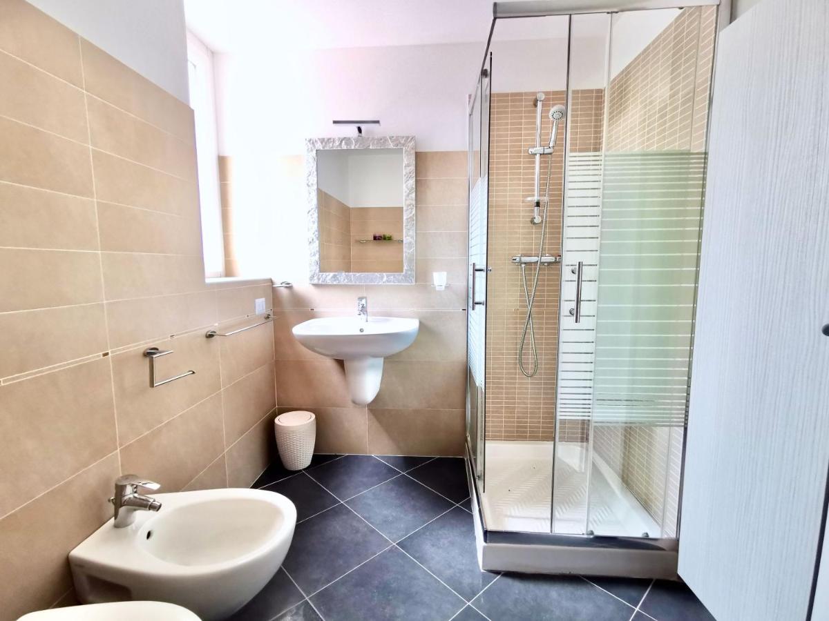 Manzoni By Design Studio Apartment Bellano Bagian luar foto